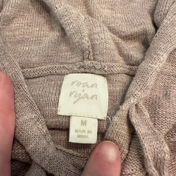 Roan and Ryan cold shoulder sweater hoodie,, brown/tan size M - Picture 2 of 2